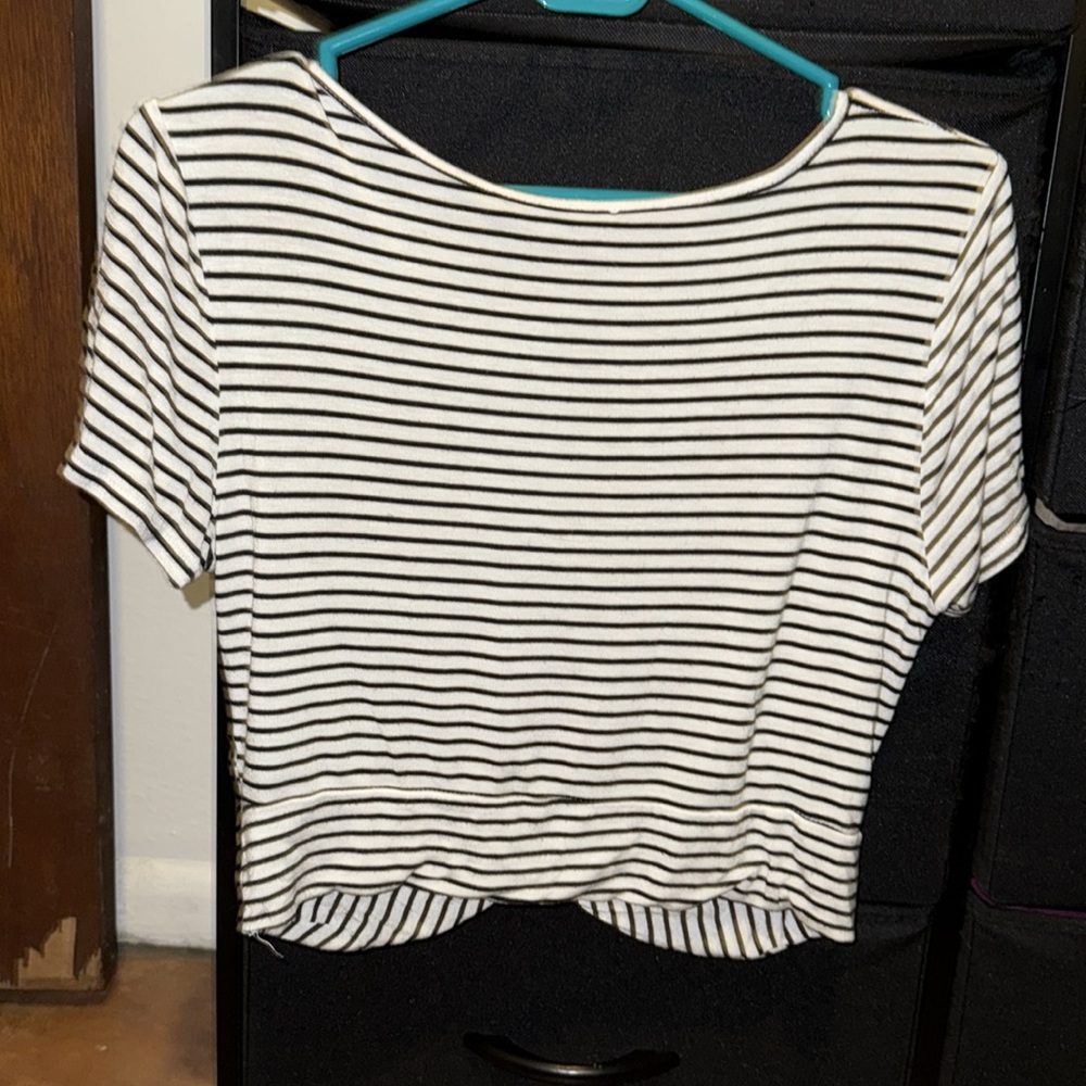 Daisy May Striped Top - Size Large - Black & White - Picture 4 of 4